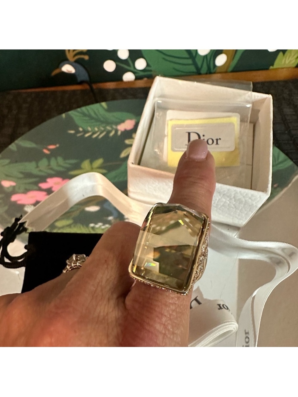 CHRISTIAN DIOR LOGO BIJOU RIBBON
CRYSTAL RING (Size 7-7.5) 💍 💛🔥 - Picture 5 of 8